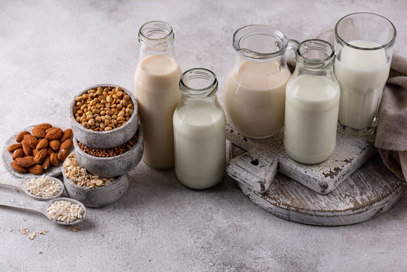 Γάλα σόγιας, βρώμης, αμυγδάλου: Τα φυτικά γάλατα είναι πολλά, αλλά ποια είναι η πιο υγιεινή επιλογή;