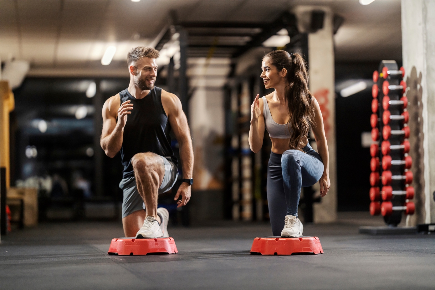 Δυνατό σώμα από την κορυφή ως τα νύχια: Αυτή η προπόνηση με βαράκια διαρκεί μόλις 30 λεπτά και την κάνετε στο σπίτι