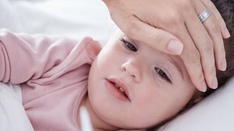 Πυρετικοί σπασμοί στα παιδιά: Τι πρέπει να γνωρίζουν οι γονείς