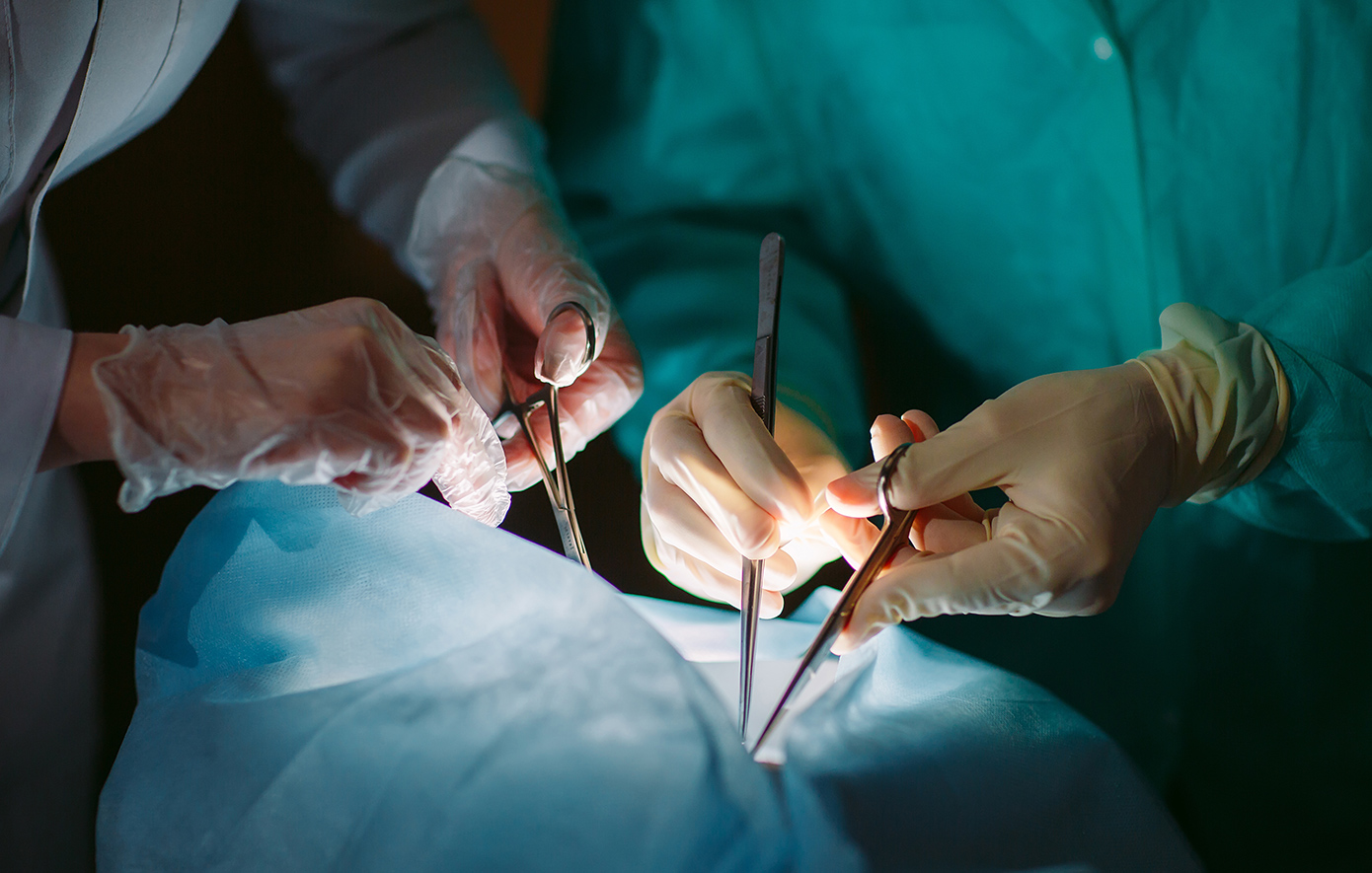 Πλαστικοί χειρουργοί συνιστούν την αναβολή των επεμβάσεων αλλαγής φύλου έως τα 19 έτη – «Πιθανές μακροπρόθεσμες βλάβες»